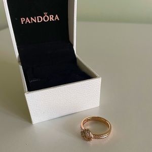 Rose Gold Shimmering Knot ring 🤍